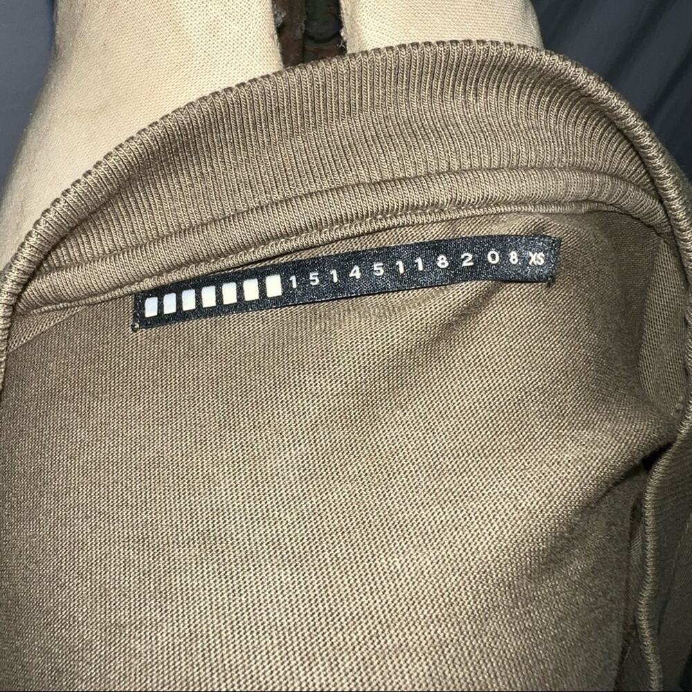 Landing Base Visitor on Earth Short Sleeve Tee Olive in XS - Picture 3 of 3